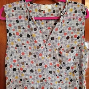 Lightweight V-Neck Sleeveless Blouse in Geometric Pattern Size Medium